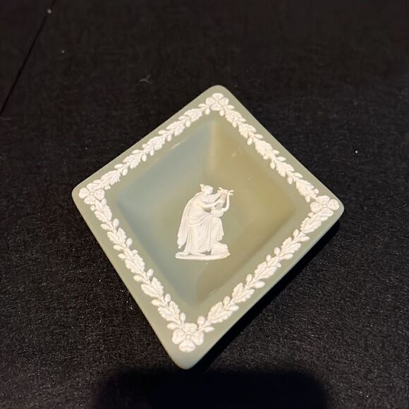 Beautiful Diamond Shaped Sage Green Jasperware Made in England - Picture 2 of 4